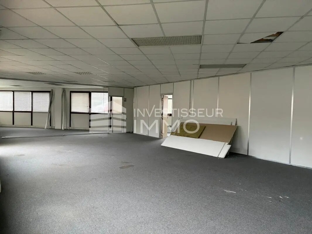 Bureau dans Champs-sur-Marne à louer Photo de l’immeuble– Image 1 sur 8