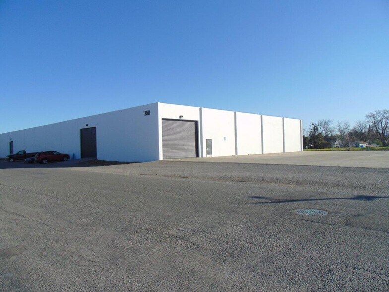 250 Walsh Ave, Hamilton City, CA à vendre - Photo de l’immeuble – Image 2 sur 23