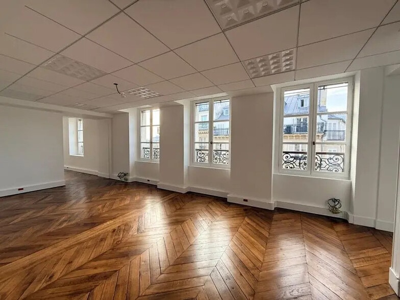 100 Rue Du Faubourg Saint-Honoré, Paris à louer - Photo de l’immeuble – Image 3 sur 15