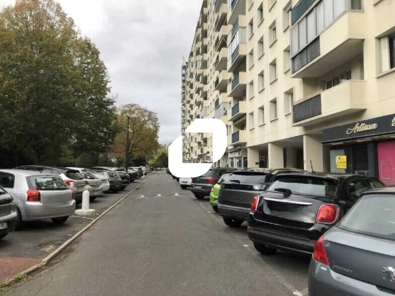 Local commercial dans Saint-Cloud à louer - Photo de l’immeuble – Image 1 sur 1