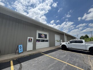 Plus de détails pour 1008 W Farmer St, Ozark, MO - Industriel/Logistique à louer