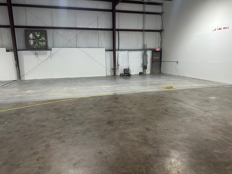 4480 N Industrial Dr, Cumming, GA à louer - Photo intérieure – Image 3 sur 5