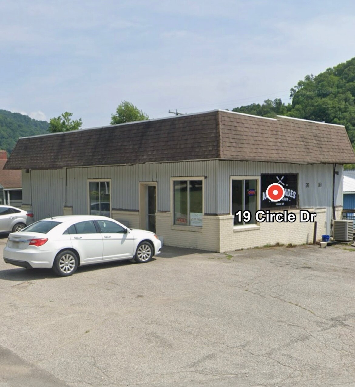 401 Justice Ave, Logan, WV à louer Photo de l’immeuble– Image 1 sur 3