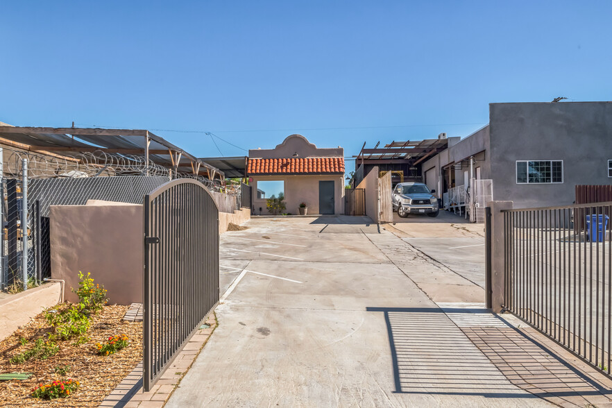 741 Grand Ave, Spring Valley, CA à vendre - Photo de l’immeuble – Image 3 sur 29