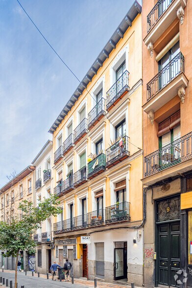 Immeuble residentiel dans Madrid, Madrid à vendre - Photo principale – Image 1 sur 2