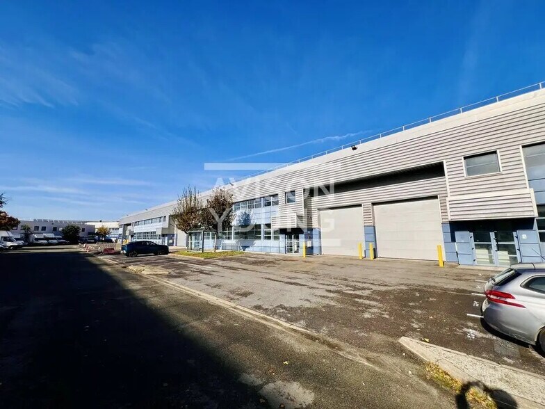 Local d’activités dans La Courneuve à louer - Photo de l’immeuble – Image 2 sur 6