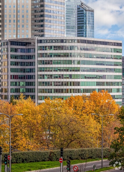 23-25 Rue Delarivière Lefoullon, Puteaux à louer - Photo de l’immeuble – Image 3 sur 5