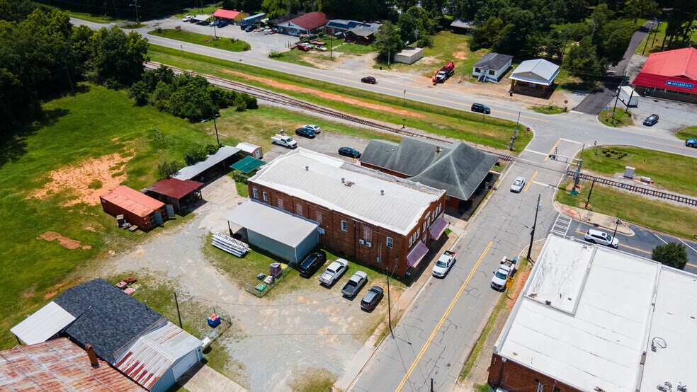 36 Church St N, Jeffersonville, GA à vendre - Photo de l’immeuble – Image 2 sur 63