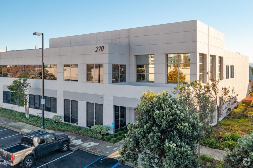 270 E Grand Ave, South San Francisco, CA à louer - Photo de l’immeuble – Image 2 sur 20