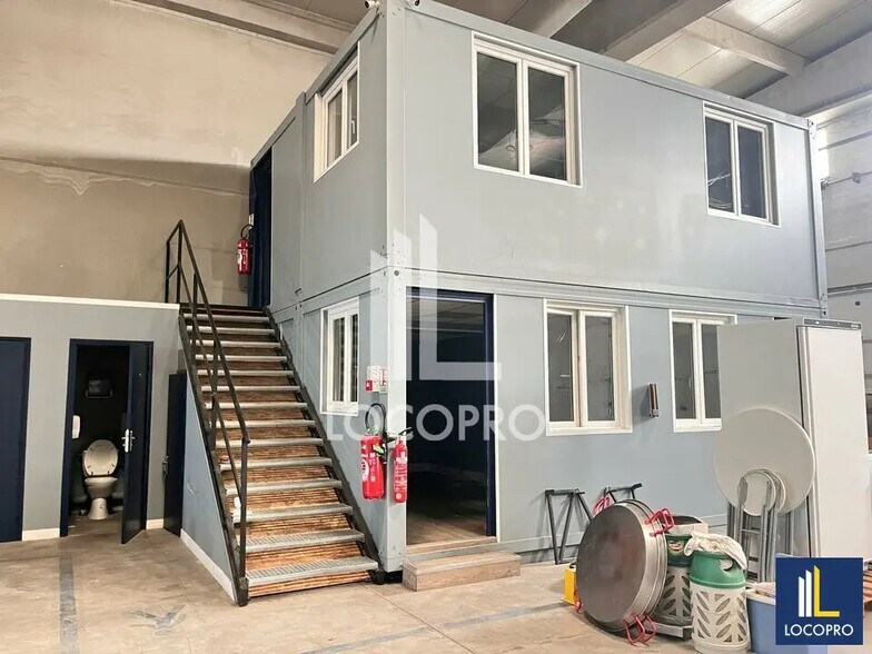 Local d’activités dans Puget-sur-Argens à louer - Photo de l’immeuble – Image 2 sur 6