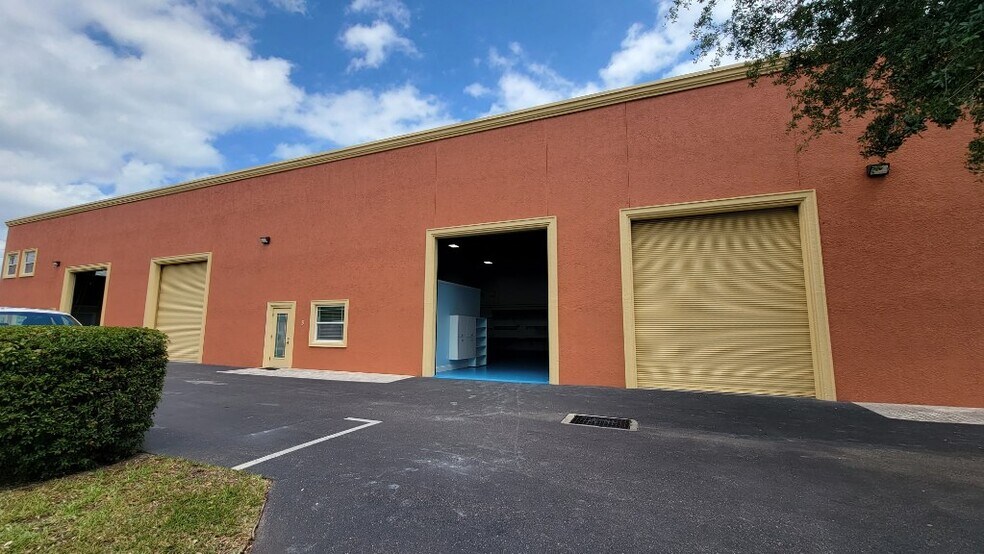 14173 Honeywell Rd, Largo, FL à louer - Photo de l’immeuble – Image 3 sur 3