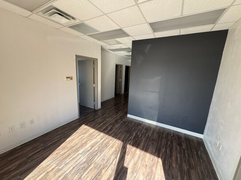 7140 Regal Ln, Knoxville, TN à louer - Photo de l’immeuble – Image 3 sur 11