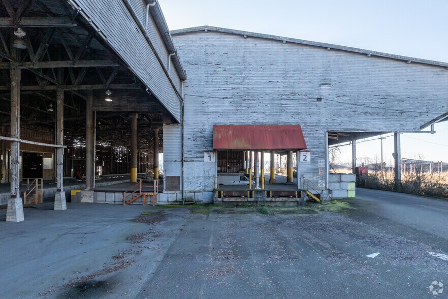 1050 United Blvd, Coquitlam, BC à louer - Photo de l’immeuble – Image 2 sur 7