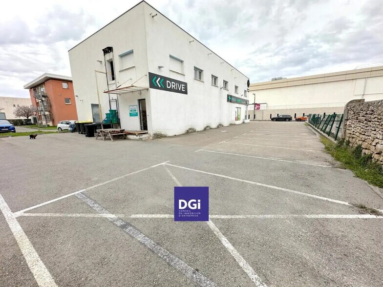 Local commercial dans La Calmette à louer - Photo de l’immeuble – Image 3 sur 9