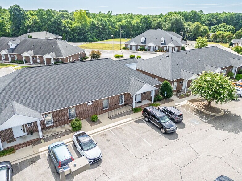 1554 Union Rd, Gastonia, NC à louer - Photo de l’immeuble – Image 3 sur 30
