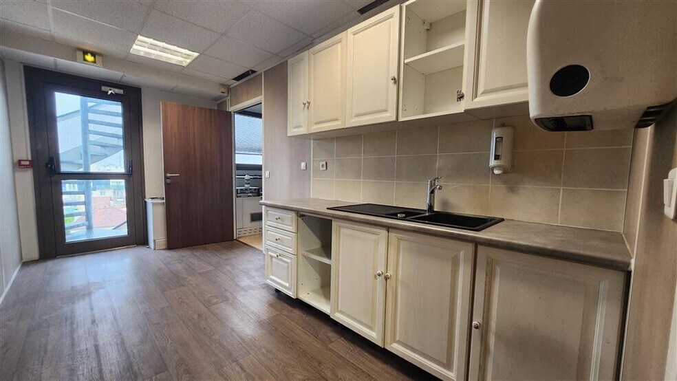 Bureau dans La Garenne-Colombes à louer - Photo intérieure – Image 3 sur 7