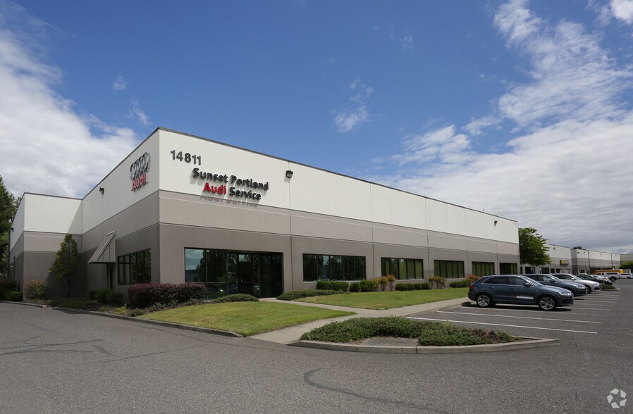 14811 NE Airport Way, Portland, OR à louer - Photo principale – Image 1 sur 19