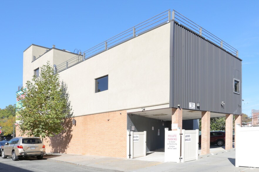 26-19 Francis Lewis Blvd, Flushing, NY à louer - Photo de l’immeuble – Image 3 sur 10