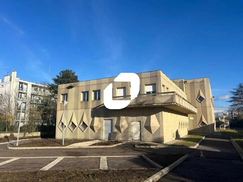 Local d'activités dans Conflans-Sainte-Honorine à vendre - Photo de l’immeuble – Image 1 sur 19