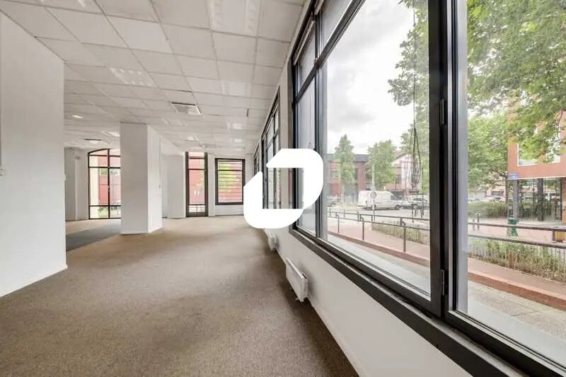 Bureau dans Aubervilliers à louer - Photo de l’immeuble – Image 1 sur 16