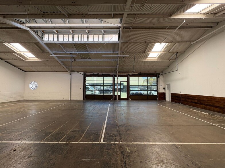 1630 Superior Ave, Costa Mesa, CA à louer - Photo intérieure – Image 3 sur 10