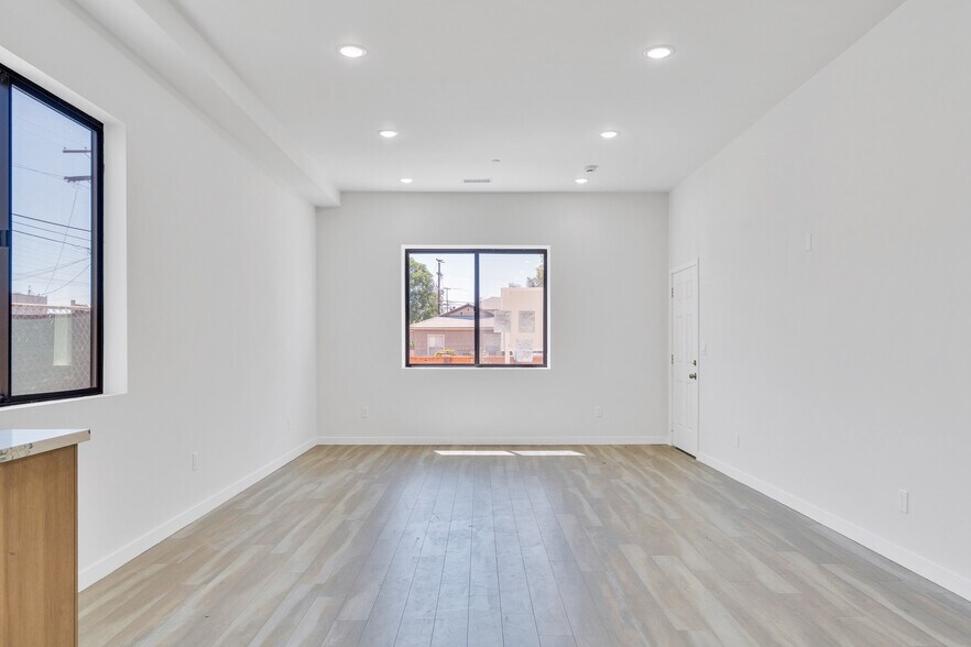 5622 Willowcrest Ave, North Hollywood, CA à vendre - Photo intérieure – Image 2 sur 14