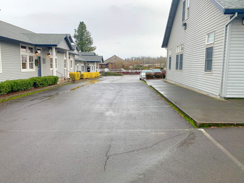 669-683 Ray J. Glatt, Woodburn, OR à louer - Photo de l’immeuble – Image 2 sur 20