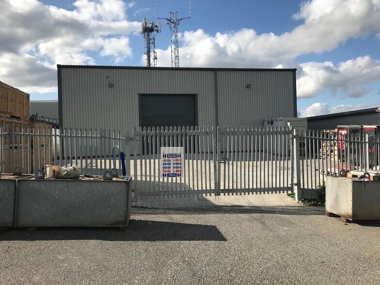 Phoenix Clos, Heywood à louer - Photo de l’immeuble – Image 2 sur 4