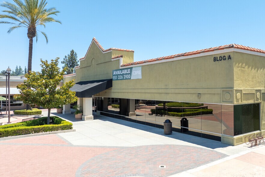 17600 Collier Ave, Lake Elsinore, CA à vendre - Photo de l’immeuble – Image 2 sur 4