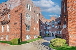 Plus de détails pour 13301 Booth Memorial Ave, Flushing, NY - Logement à vendre