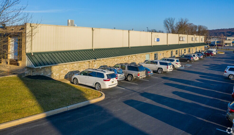 330 N Reading Rd, Ephrata, PA à louer - Photo de l’immeuble – Image 2 sur 12