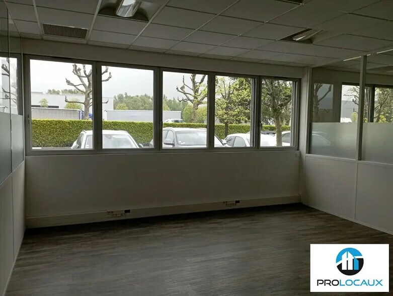 Bureau dans Moirans à louer - Photo de l’immeuble – Image 2 sur 16