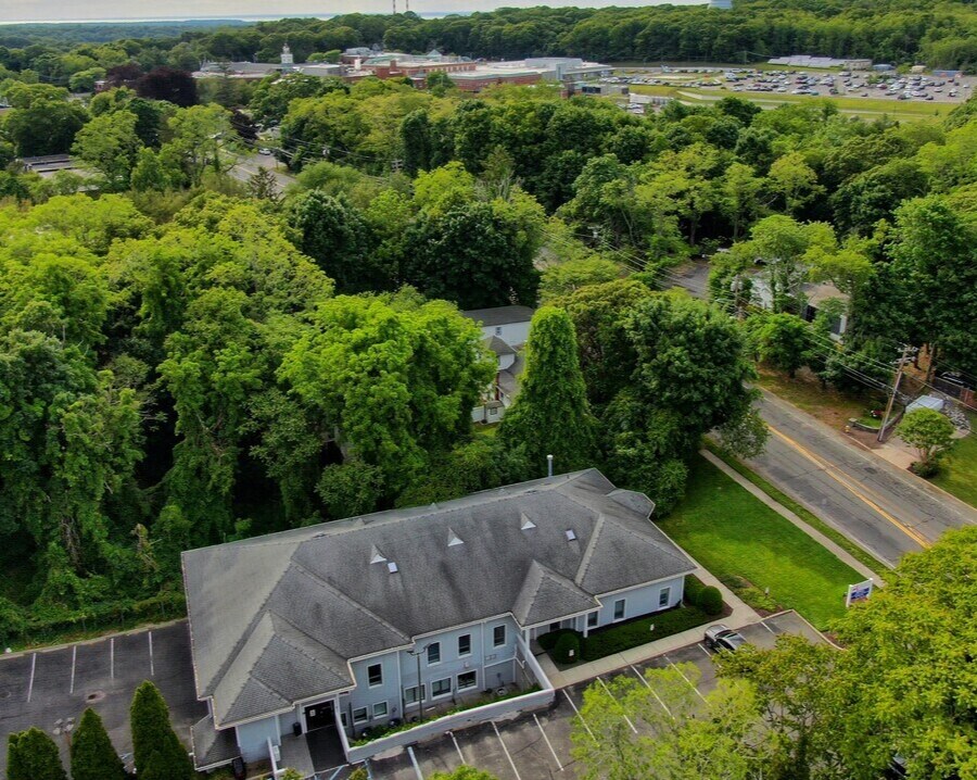 118 N Country Rd, Port Jefferson, NY à vendre Photo de l’immeuble– Image 1 sur 42