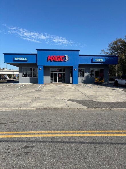 10448 Atlantic Blvd, Jacksonville, FL à vendre - Photo de l’immeuble – Image 1 sur 7