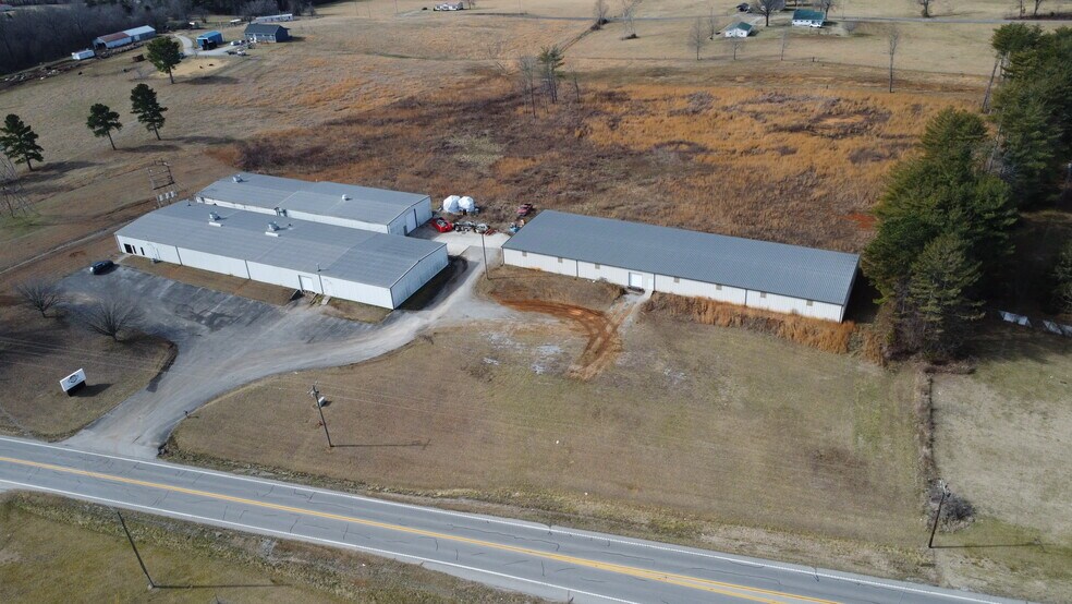 10261 Smithville Hwy, McMinnville, TN à vendre - Photo de l’immeuble – Image 1 sur 9