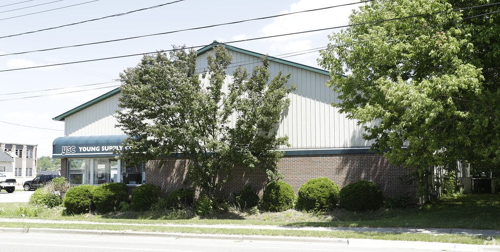 954 Front Ave NW, Grand Rapids, MI à louer - Photo de l’immeuble – Image 2 sur 10