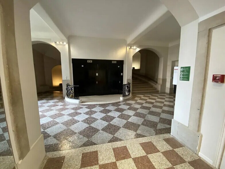 Bureau dans Reims à louer - Photo de l’immeuble – Image 3 sur 10