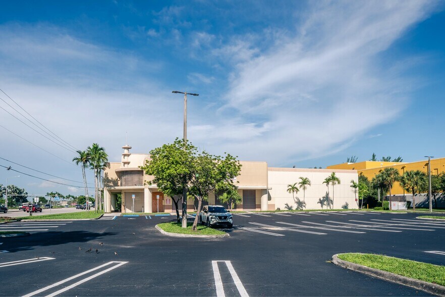 11920 NW 27th Ave, Miami, FL à louer - Photo de l’immeuble – Image 2 sur 16