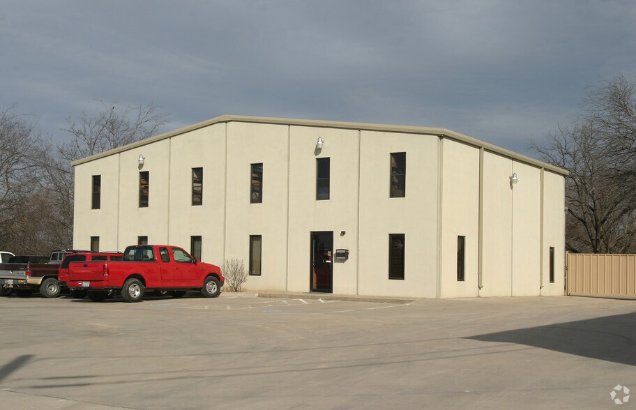 4207 Broadway Ave, Haltom City, TX à louer - Photo de l’immeuble – Image 2 sur 6