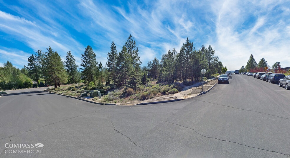 NW Lolo & York Dr, Bend, OR à vendre - Photo de l’immeuble – Image 3 sur 5