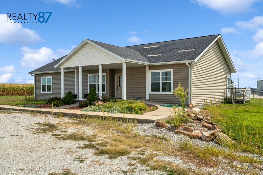 5358 Hutton Dr, Urbana, IA à vendre - Photo de l’immeuble – Image 3 sur 28