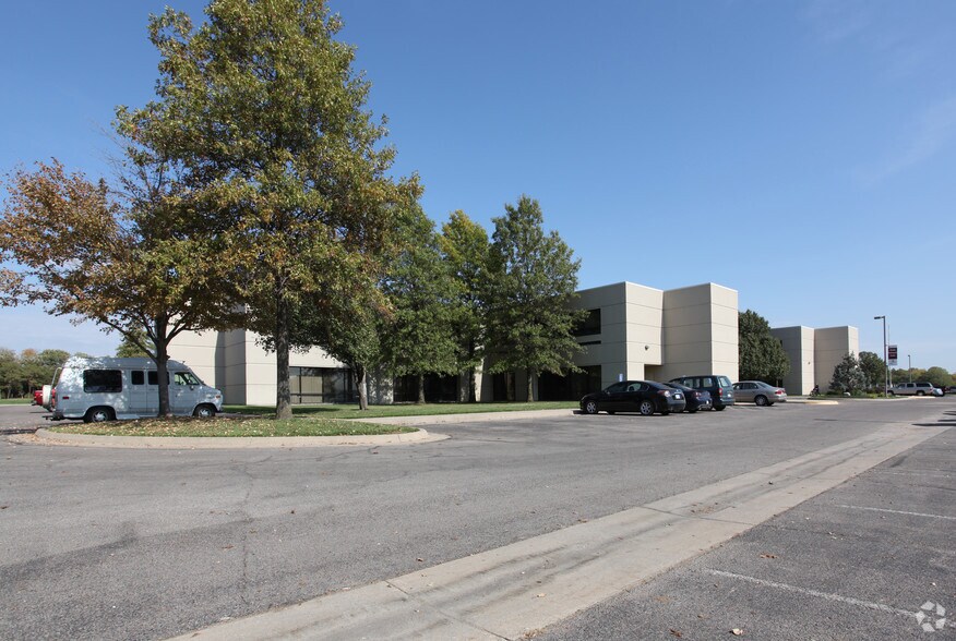 8338 W 13th St N, Wichita, KS à vendre - Photo de l’immeuble – Image 2 sur 9