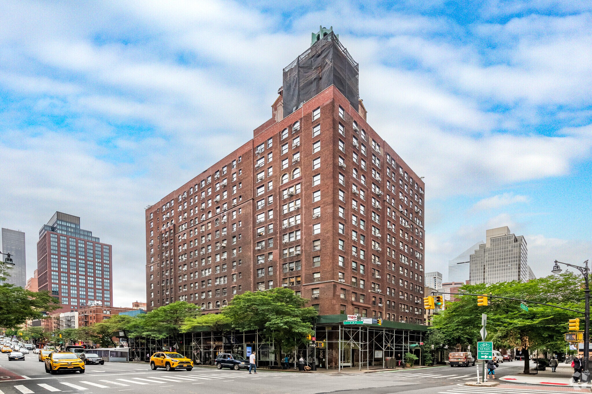 989-1001 First Ave, New York, NY à louer Photo principale– Image 1 sur 5