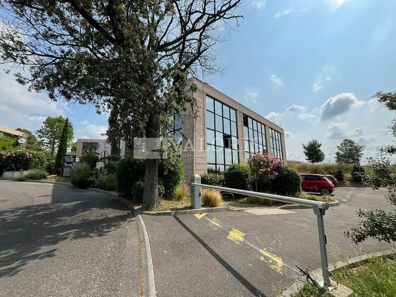 Bureau dans Vitrolles à louer - Photo de l’immeuble – Image 1 sur 24