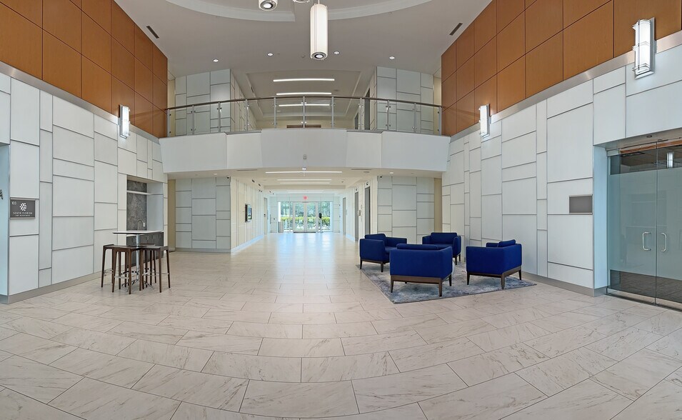 2500 Weston Rd, Weston, FL à louer - Hall d’entrée – Image 3 sur 30