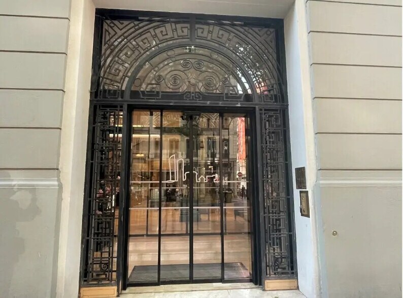 Bureau dans Lyon à louer - Hall d’entrée – Image 2 sur 11