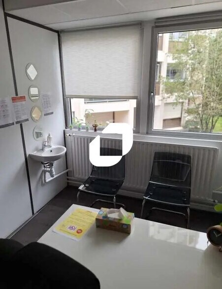 Bureau dans Bordeaux à vendre - Photo de l’immeuble – Image 2 sur 10