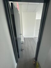 12209 Liberty Ave, South Richmond Hill, NY à louer Photo de l’immeuble– Image 2 sur 4