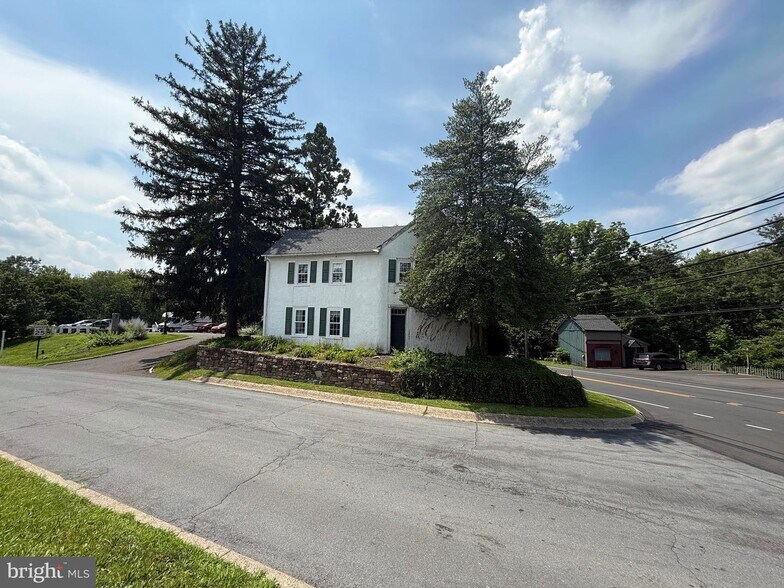 10 Beulah Rd, New Britain, PA à vendre - Photo de l’immeuble – Image 3 sur 8