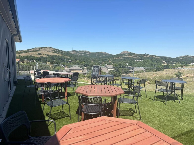 18377 State Highway 49 & 18407 State Highway 49, Medicine Park, OK à vendre - Photo de l’immeuble – Image 3 sur 28